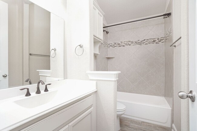 Building Photo - Move In Ready Mint Condition In Boerne