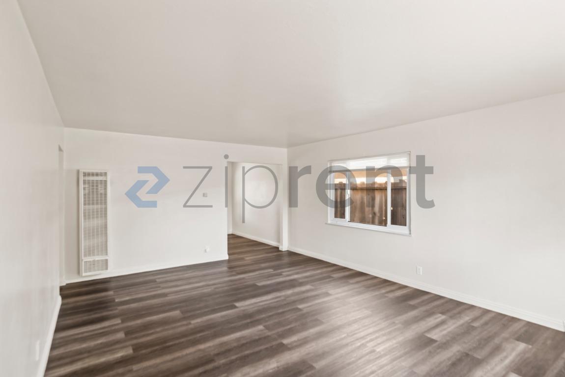 Building Photo - Unit