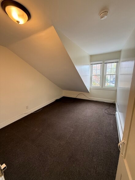 Building Photo - 13 Brayton Ct