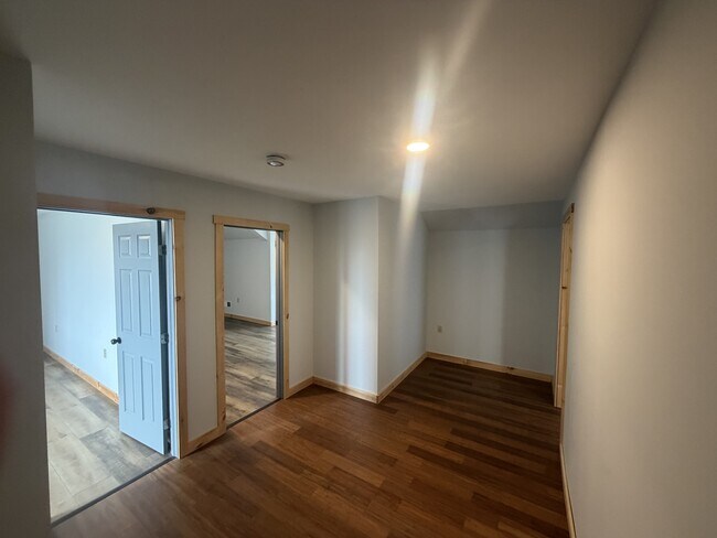 Building Photo - 990 Buck Heights Rd