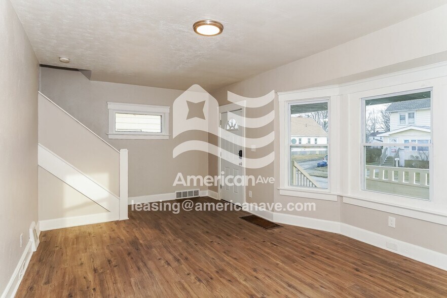 Building Photo - 1542 E 173rd St