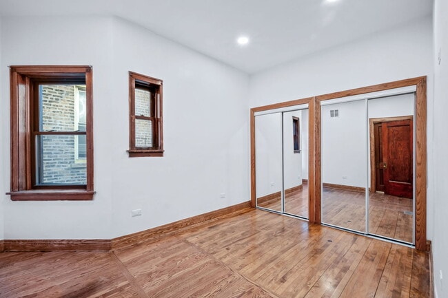 Building Photo - 2624 N Albany Ave