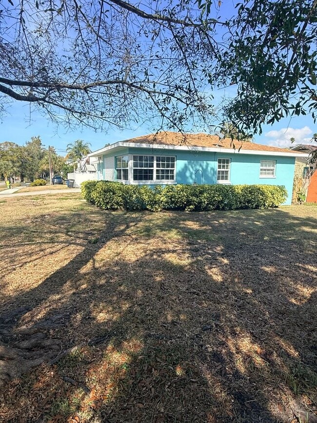 Building Photo - Stunning 2BR 2BA SFR w/ Private Pool • 2-Car Garage in Clearwater