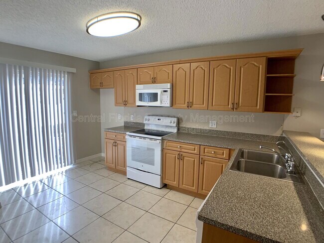 Building Photo - 3651 N Goldenrod Rd