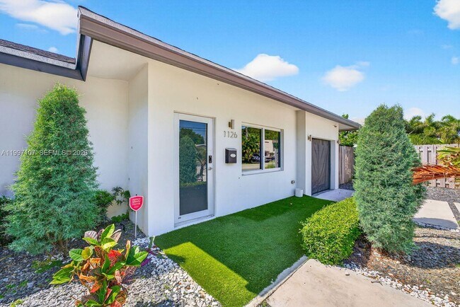 Building Photo - 1126 NE 16th Ct