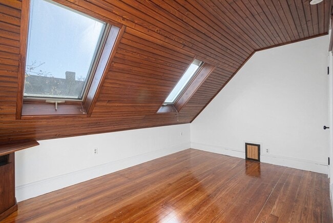 Building Photo - 10-12-12 Castlerock St