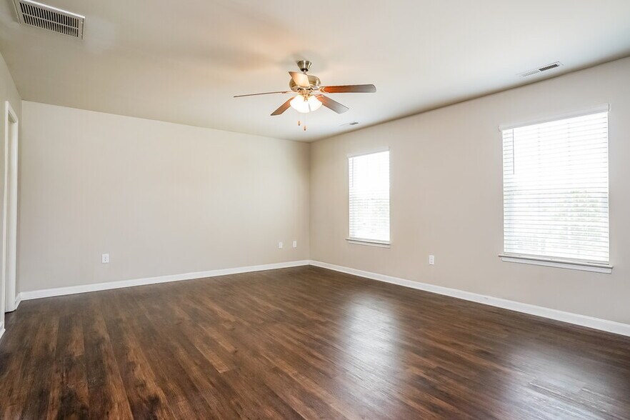 Building Photo - 21 Relict Dr