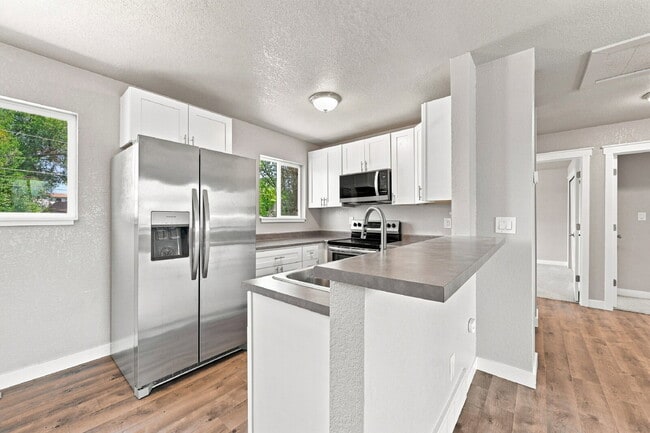 Building Photo - $2,095.95, 4 bed, 2 bath, located in Colorado Springs with a fenced-in backyard.