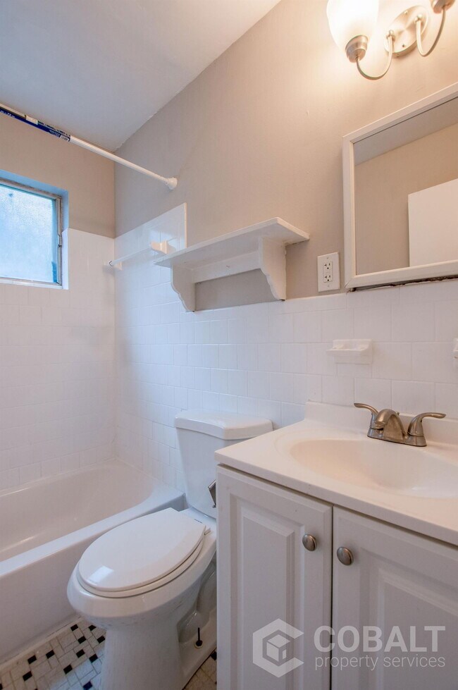 Building Photo - 905 Greenwood Ave NE