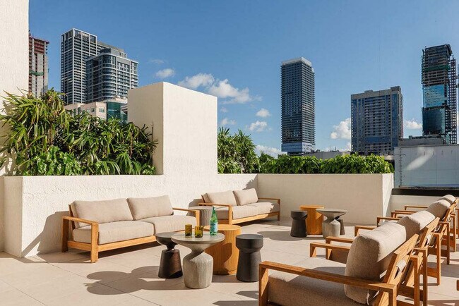 Building Photo - 225 N Miami Ave