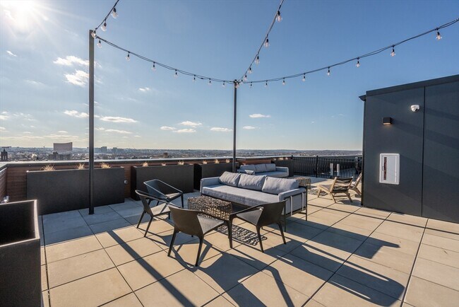 Building Photo - 600 Broadway