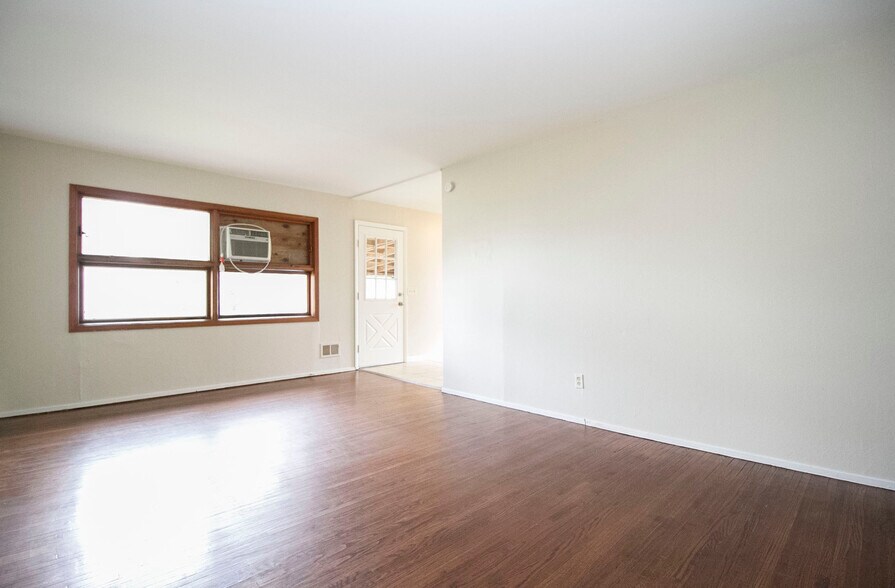 Building Photo - 1421 Pennelwood Dr