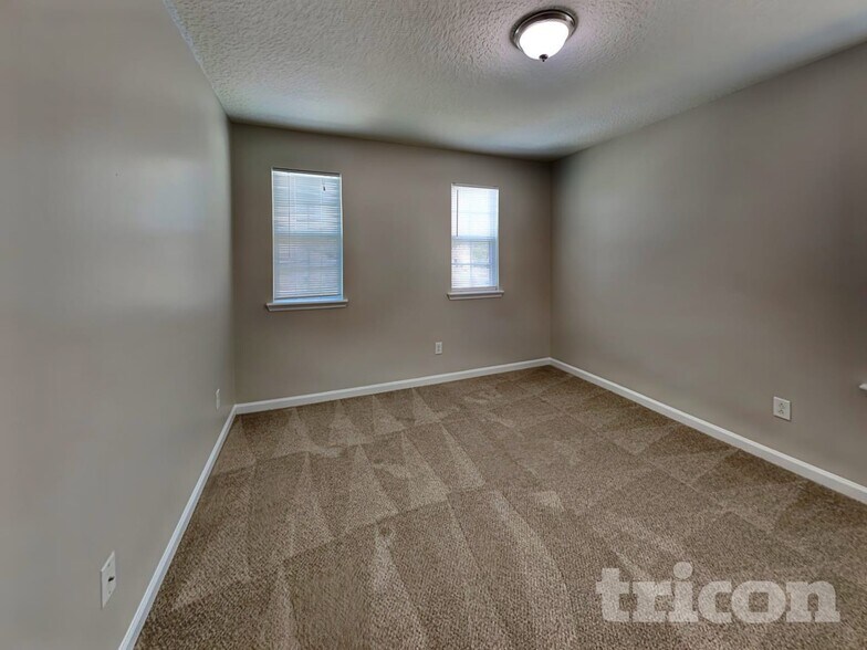 Building Photo - 11982 Alexandra Dr