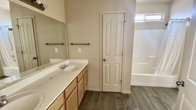 Building Photo - 11884 Auburn Sands Dr