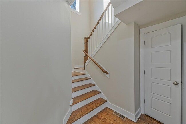 Building Photo - Beautiful House in East Nashville!