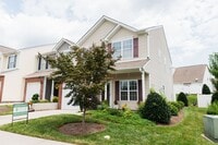 Building Photo - Immaculate beautiful 3-bedroom, 2.5-bath t...