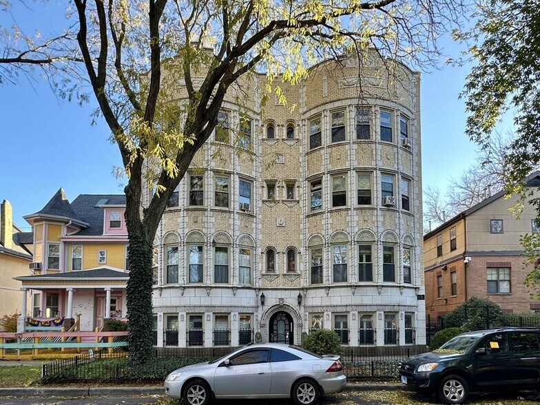 Primary Photo - 1527 W Pratt Blvd