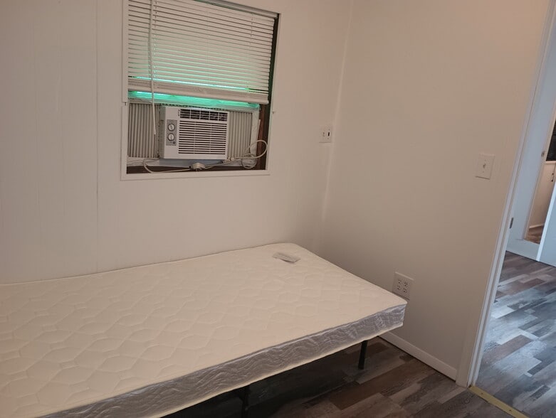 Building Photo - 101 Woodcrest Dr