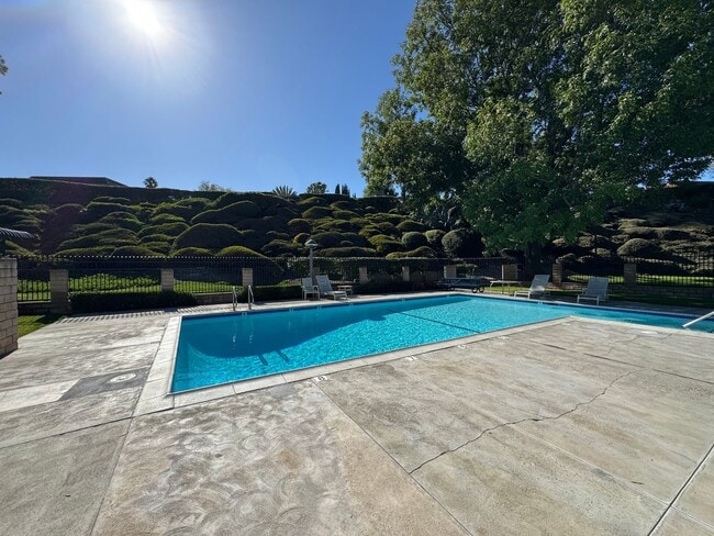 Building Photo - Beautiful Modern 3BD/2BA Home with AC & Pr...