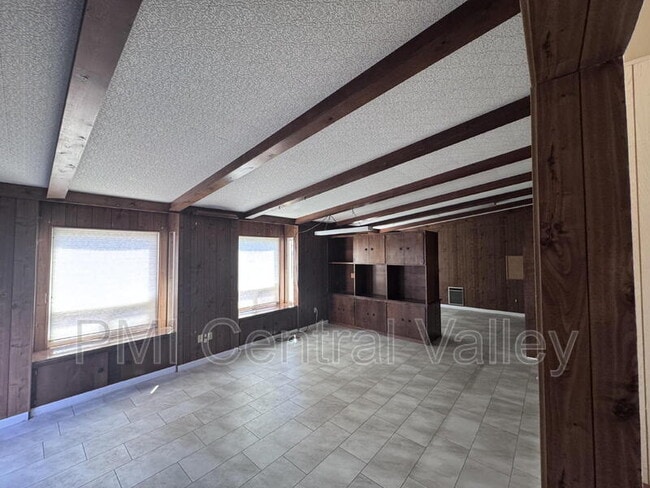 Building Photo - 4650 Dahlia Dr