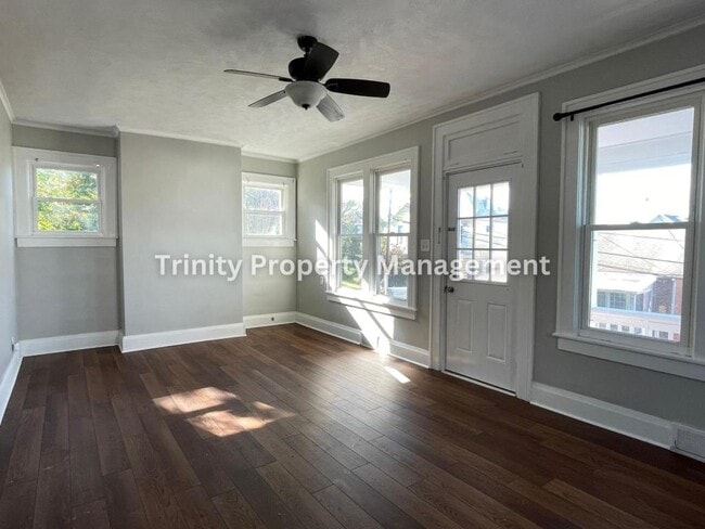 Building Photo - 309 Hedge St