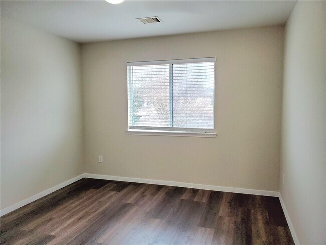 Building Photo - 14238 Englewood Park Ln