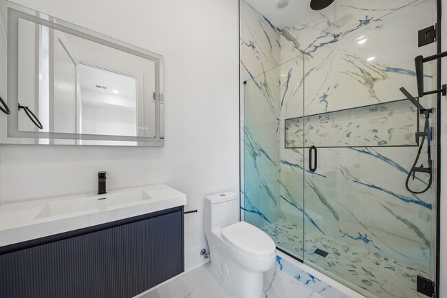 Building Photo - 169 Bowers St