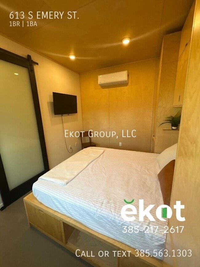 Building Photo - 613 Emery St W