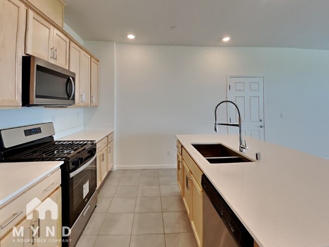 Building Photo - 8207 C Lopez Jr Wy