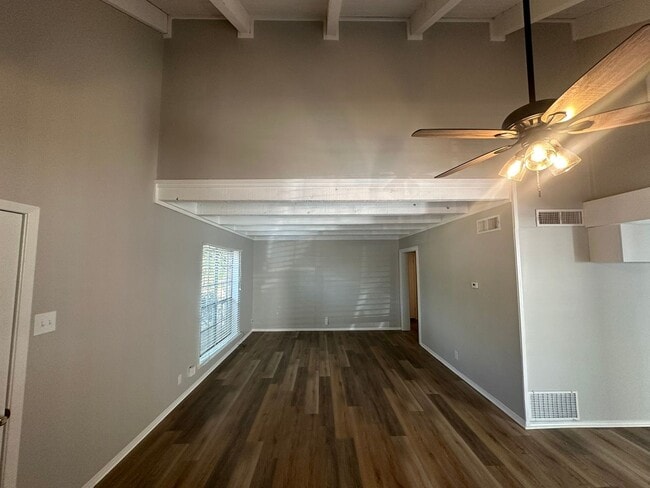 Building Photo - Coming Soon- 3 Bedroom 2 Bath in Whitehouse!