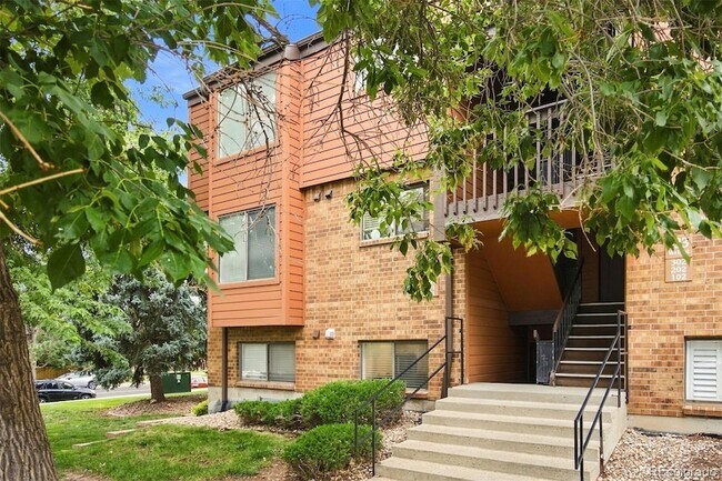 Building Photo - 433 Wright St