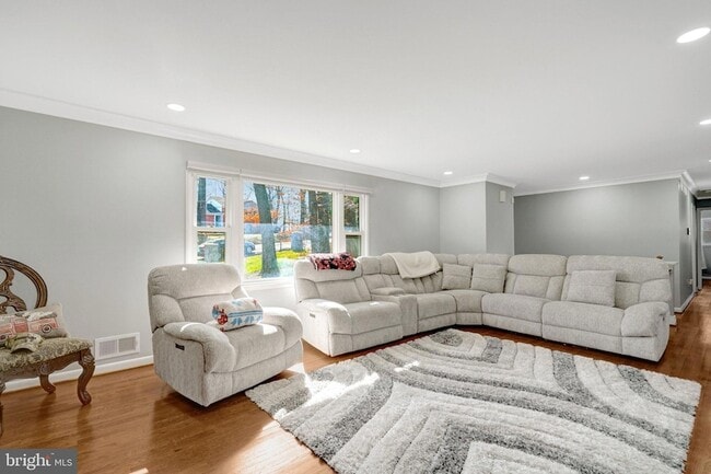 Building Photo - 6608 Spring Valley Dr