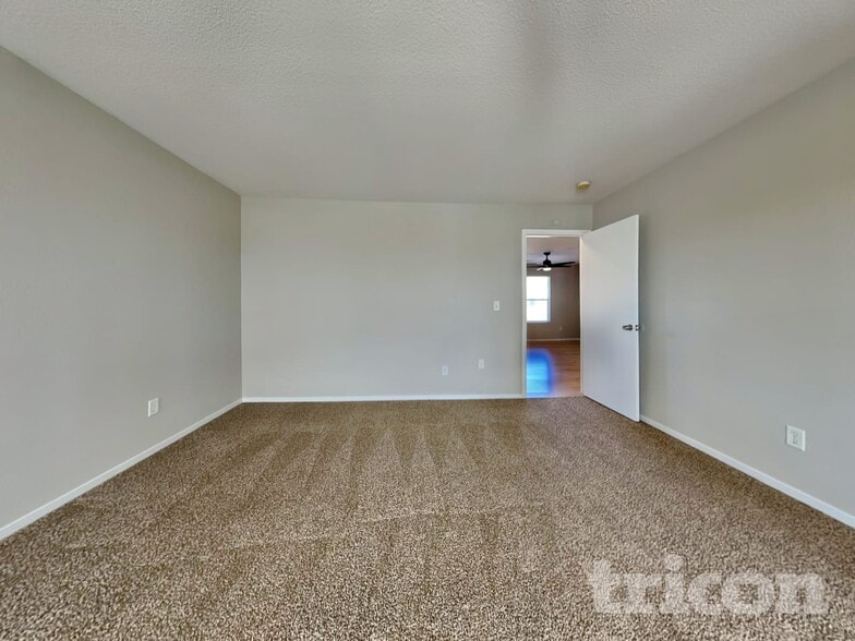 Building Photo - 9696 Canyon Meadows Dr