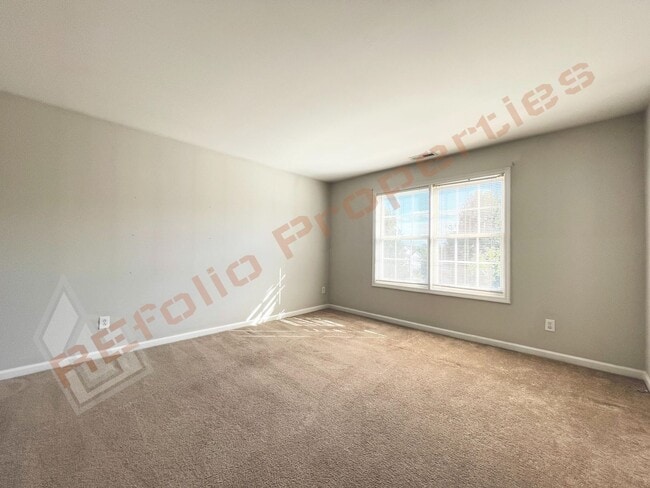 Building Photo - Lovely 4 Bedroom, 2.5 Bath Single-Family H...