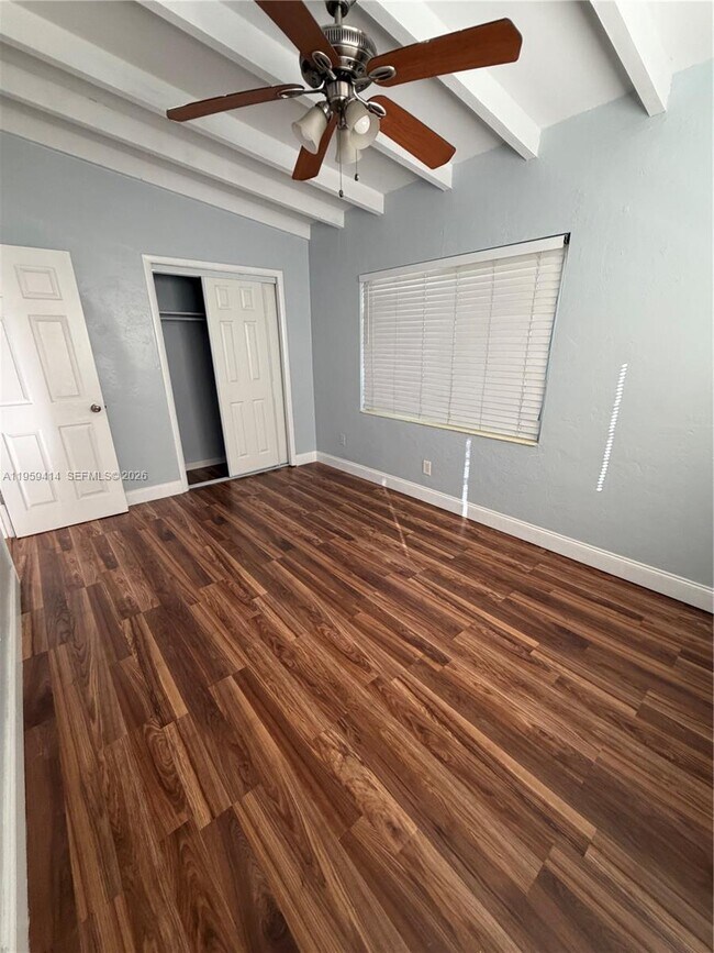 Building Photo - 4210 SW 10th St