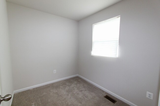 Building Photo - 4 Bed, 2.5 Single Family Home in Bunker Hi...