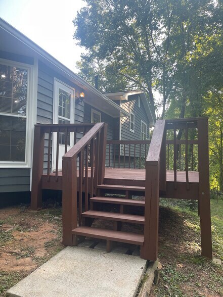 Building Photo - 520 Freestone Dr