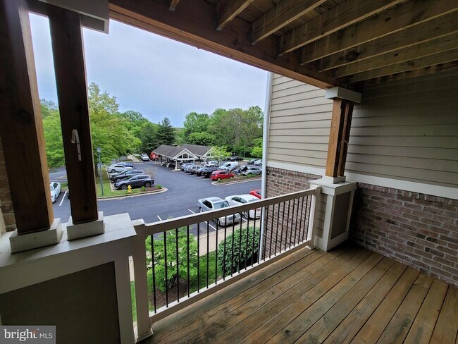 Building Photo - 605 Admiral Dr