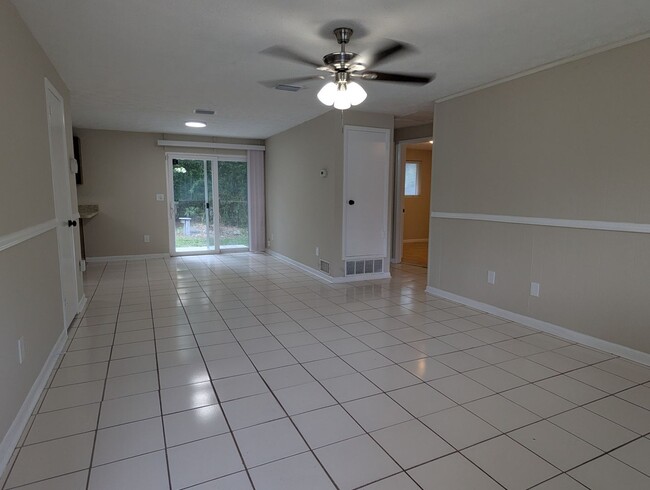 Building Photo - NOW AVAILABLE!! 3/2 House Located in quiet...