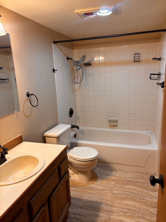 Building Photo - 9625 Independence Dr