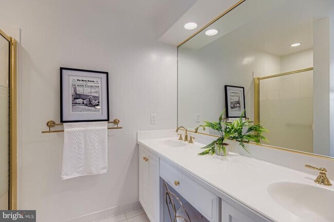 Building Photo - 119 E Padonia Rd