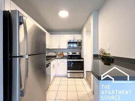 Building Photo - 1340 N Dearborn St