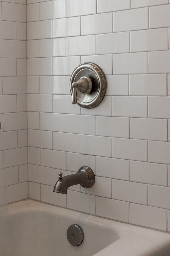 Building Photo - 1023 Franklin St