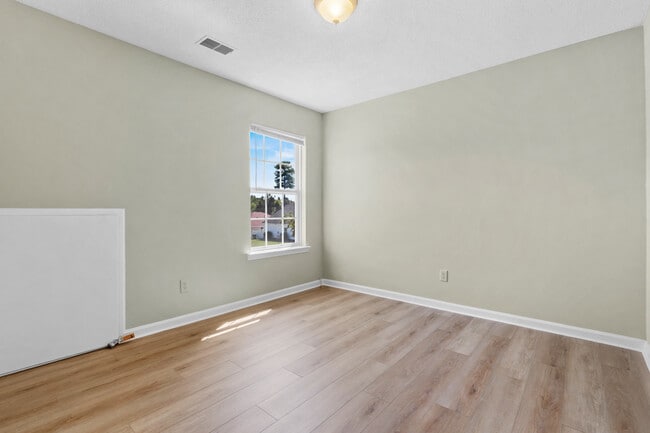 Building Photo - 109 Summer Vale Dr