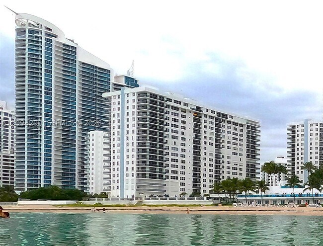 Building Photo - 2751 S Ocean Dr