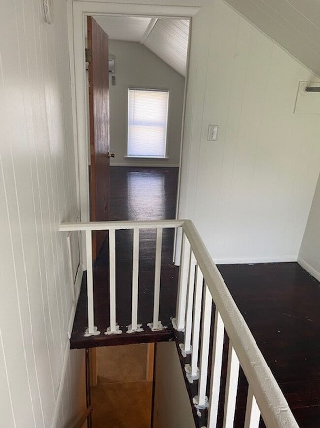 Building Photo - 5 bedroom single family home in great Vill...