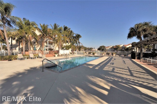 Building Photo - 1801 Island Club Dr