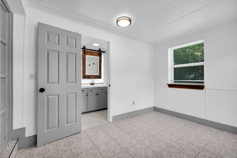 Building Photo - 1374 Murray Dr