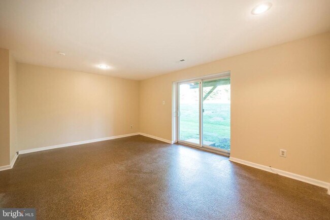 Building Photo - 3930 Gatehouse Lane