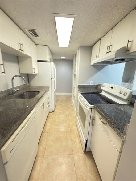 Primary Photo - 4521 W McNab Rd